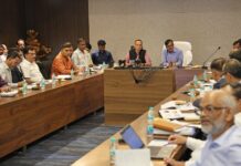 खोदी सड़कों की मरम्मत में सुस्त कंपनियों के मालिक लखनऊ तलब, प्रमुख सचिव ने जमकर फटकारा