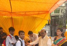 राधा अष्टमी : एसकेडी एकेडमी, वृन्दावन शाखा में भजन संध्या, आरती के साथ हुआ भंडारा