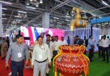 जल जीवन मिशन : सीएम ने बदलते यूपी की कहानी बयां कर रहे मॉडल को देर तक निहारा