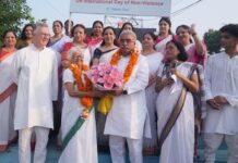 सीएमएस शिक्षकों ने निकाला ‘अहिंसा मार्च’