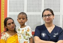 मैक्स हॉस्पिटल : 4.5 साल के बच्चे ने पहली बार सुनी आवाज