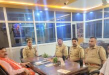 बहराइच जा रहे हिन्दू महासभा त्रिदंडी के राष्ट्रीय अध्यक्ष ऋषि त्रिवेदी को पुलिस ने रोका, दिया ज्ञापन