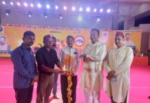 प्रगति भारत महोत्सव : हवाई जहाज सहित झूलों पर मस्ती करते दिखे लोग