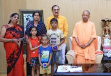 सीएम योगी से मिले मोहित के परिजन