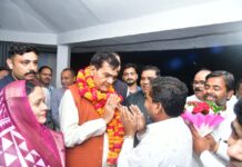 एके शर्मा ने बाराबंकी में लिया विकास कार्यों व छठ पर्व की तैयारियों का जायजा