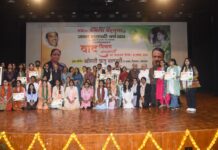 पीयूष कुमार ने वाद विवाद प्रतियोगिता में अपने तर्को से सबको किया प्रभावित