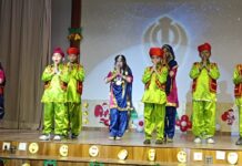 बच्चों ने मोबाइल फोन एडिक्शन पर आधारित नृत्य नाटिका से दिया विशेष संदेश