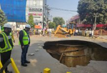 विकास नगर में फिर रोड धंसने पर सुएज़ की सलाह आएगी काम