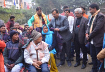 जरूरतमंदों के साथ विधायक ओपी श्रीवास्तव ने मनाया नये साल का पहला दिन