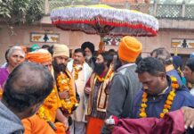 तमिलनाडु से पहुंची छतरी यात्रा लखनऊ में निकाली गई