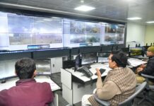 बिजली के खंभों से निकला प्रकाश आपको महाकुभ में दिखा सकता है रास्ता