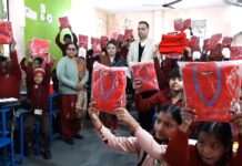 हेल्प यू ट्रस्ट में 114 छात्र-छात्राओं को बांटे स्वेटर