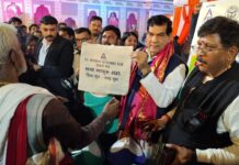 मंत्री एके शर्मा ने 30 हज़ार थैलों का किया वितरण