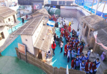 स्वच्छ सुजल गांव में उमड़ी भीड़, स्कूली बच्चों ने जाना जल संरक्षण का महत्व