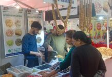 यूपीआईटीईएक्स 2025: मुजफ्फरनगर के गुड़ से लेकर गुजराती उत्पादों की धूम