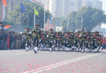 लखनऊ परेड : असम-कुमाऊँ रेजिमेंट और आधुनिक सेना उपकरणों की झलक