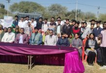 UPSIFS विधि छात्र दल ने रानीपुर गांव में आयोजित की कानूनी सहायता कार्यशाला