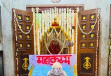 महाशिवरात्रि पर संगम की झांकी में महादेव ने लगायी डुबकी