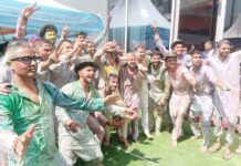सुपर जायंट्स ने जमकर खेली होली, फिल्मी गानों पर खूब थिरके खिलाड़ी