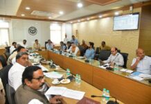 जहां भी विद्युत व्यवस्था सुदृढ़ करने में कमियां दिख रही हों, उसे शीघ्र सुधार लें