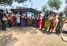 हनुमत सेवा समिति द्वारा हनुमान जयंती के अवसर पर बांटे गए मटके