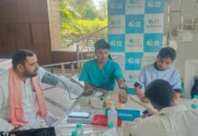 ओमैक्स : अपोलोमेडिक्स अस्पताल के सहयोग से फ्री हेल्थ चेकअप कैंप आयोजित