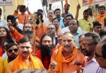 बंगाल हिंसा पर लखनऊ में फूटा गुस्सा, राष्ट्रपति शासन की मांग, सौंपा ज्ञापन