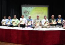 उन्नत गन्ना तकनीकों को किसानो के खेत तक पहुंचाने पर चर्चा