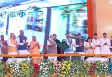 उत्तर प्रदेश को पीएम मोदी ने दी 47,600 करोड़ की परियोजनाओं की सौगात
