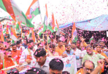 рд╣рд░ рд╣реГрджрдп рдореЗрдВ рджреЗрд╢ рднрдХреНрддрд┐ рдФрд░ рд╣рд╛рдереЛрдВ рдореЗрдВ рджрд┐рдЦрд╛рдИ рджрд┐рдпрд╛ рддрд┐рд░рдВрдЧрд╛, рдЙрдореЬрд╛ рдЬрдирд╕реИрд▓рд╛рдм