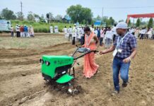 सीमैप-सीएमईआरआई ने इलेक्ट्रिक ट्रैक्टर एवं टिलर का किया लाइव डेमो