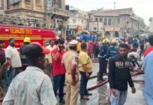 हैदराबाद अग्निकांड : चारमीनार के पास गुलजार हाउस में आग, 17 की मौत