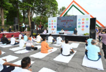 गोमती तट पर योग व पर्यावरण चेतना का संगम : रिवर योगा अभियान पूरा