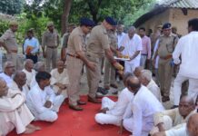 वाराणसी-प्रयागराज : डीजी पीसी मीना ने बंदियों से किया संवाद, जानी ज़मीनी हकीकत