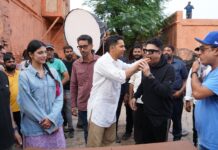 वरुण धवन ने पूरा किया बॉर्डर 2 का शूट : सेट पर केक काटकर मनाया जश्न