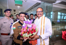 तिरंगे और फूल-मालाओं से गूंजा एयरपोर्ट, शुभांशु का मिला हीरो जैसा सम्मान