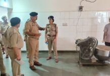 महानिदेशक कारागार ने किया जिला कारागार एटा का औचक निरीक्षण