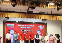 कानपुर सुपरस्टार्स के खिलाड़ियों से मिले एसकेडी एकेडमी के स्टूडेंट्स