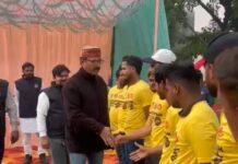 अवधपुरम प्रीमियर लीग का शानदार आगाज़, सुपरस्टार्स और टाइटंस विजयी