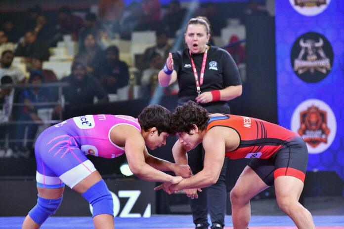 53 Kg- Meenakshi of Punjab Royals vs Jyoti Sihag of Tigers of Mumbai Dangals