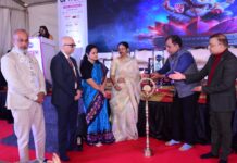 यूपीआईटेक्स में गुजरात ओडीओपी के सामान लुभा रहे सबका मन