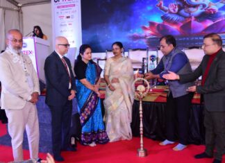 यूपीआईटेक्स में गुजरात ओडीओपी के सामान लुभा रहे सबका मन