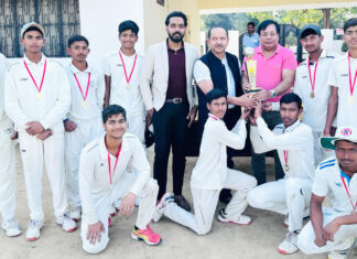लक्ष्मण सिंह क्लब ने जीती अंडर-14 त्रिकोणीय क्रिकेट प्रतियोगिता की विजेता ट्रॉफी