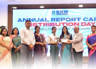 एसकेडी एकेडमी द्वारा सभी शाखाओं में वार्षिक रिपोर्ट कार्ड वितरण समारोह का आयोजन किया गया
