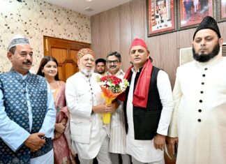 लखनऊ में ईद के मौके पर अखिलेश यादव का भव्य स्वागत