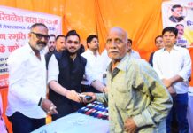 डॉ. अखिलेश दास गुप्ता की स्मृति में 600 जरूरतमंदों को नजर के चश्मे वितरित