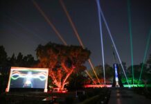 रक्षा मंत्री ने लखनऊ में सेना के मध्य कमान के स्मृतिका युद्ध स्मारक में अत्याधुनिक लेज़र, लाइट और साउंड शो का उद्घाटन किया