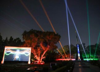 रक्षा मंत्री ने लखनऊ में सेना के मध्य कमान के स्मृतिका युद्ध स्मारक में अत्याधुनिक लेज़र, लाइट और साउंड शो का उद्घाटन किया