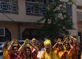 जयकारों से गूँजा सपना कॉलोनी: माँ दुर्गा और शिव परिवार की प्राण-प्रतिष्ठा का मंगलारंभ