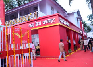 देवेंद्र फडणवीस और ज्योतिरादित्य एम. सिंधिया ने किया फ्यूचर-रेडी अंधेरी आरएस पोस्ट ऑफिस का उद्घाटन; सिंधिया ने कहा — अब समय है फिर से चिट्ठियों की ओर लौटने का